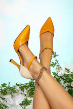 DECOLLETE WITH STRAP AND CONTRAST DETAIL